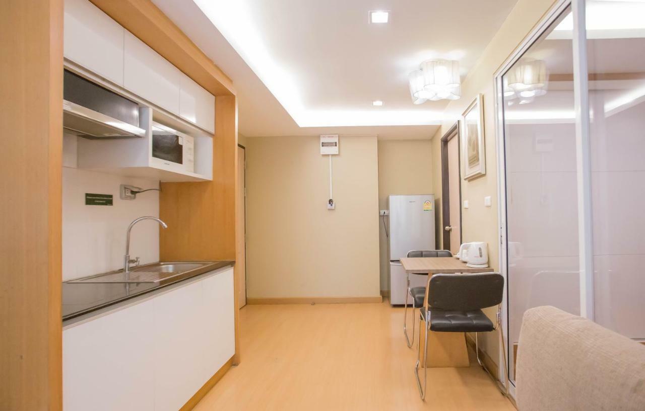 Greenview Ekkamai10 Suite Bangkok Exterior foto